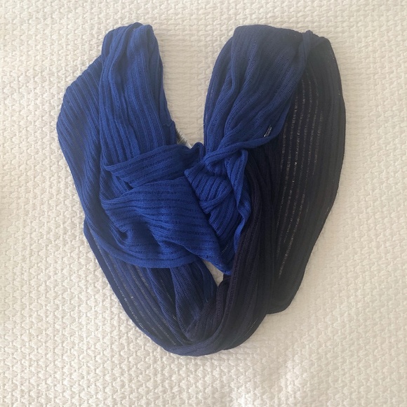 Calvin Klein | Gradient Blue Infinity Scarf - Picture 4 of 4